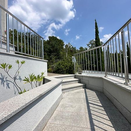 The View Apartment With Pool - Crikvenica Exterior photo